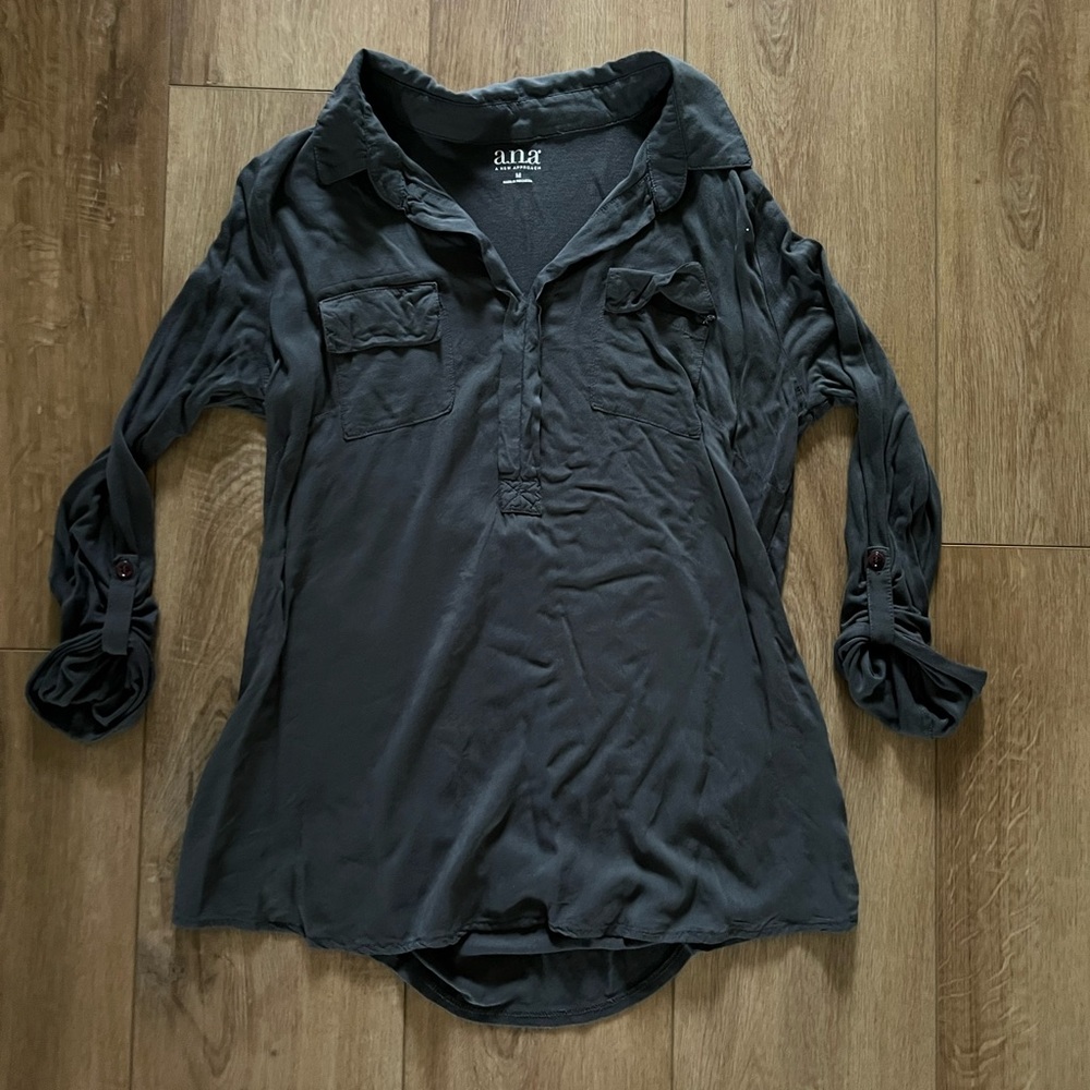 a.n.a Women's Charcoal Gray Collared Button-Down Shirt Medium